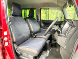 運転席シート廻りは使用感も少なく、良好な状態となっています。前オーナー様が丁寧に使っていたことがよくわかりますね。