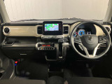 【運転席・助手席転席】運転席の足もともゆったりで長距離ドライブでも快適に★