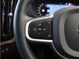 前方車を自動追従するアダプティブクルーズコントロールに加え、ステアリング操舵も行う進化型クルーズ『パイロットアシスト』を搭載。車体を車線内へと適正に維持しつつ先行車を忠実に追従します。
