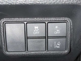 【横滑り防止機能】 車両走行安定補助システム搭載  車が横滑りしそうになった際に、横滑りを防ぐ安全装備が付いています。