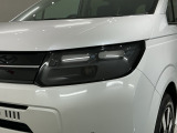 LEDヘッドライトは、点灯の瞬間から最大光量を発揮し、突然暗くなるトンネルなどでの安定感を高めます。