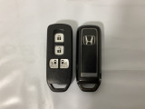 スマートキー付きですからドアロックの開閉およびエンジンスタートが楽々です。電動スライドドアの開け閉めもボタンで操作できます。スペアキーも同じものを用意しております。