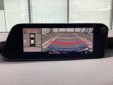 狭い場所での駐車やすれ違いなどでより的確な運転操作に役立つ360&deg;ビューモニターが装備されています。