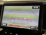 バックモニター付なので後退時に後方が見えるので安心。 車は構造上、死角がたくさんなので万が一を考えると必須ですね。 あくまで補助の為の装備、バックは目視で確認する事が重要ですよ。
