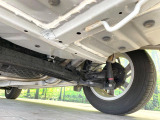 お車を安心してお乗りいただく為には、足回りの定期点検が欠かせません。サービスサポート(有償保証)では無料点検もご提供しており、安心のカーライフをお過ごしいただけるサポート体制が整っています。