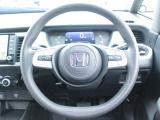 握りやすく、回しやすいステアリングは長時間の運転でも疲れを感じさせません!
