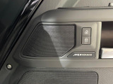 MERIDIANサウンドシステム 入念に考えられたスピーカー配置、サブウーファーが生み出す、豊かで洗練された音響空間。フロント、リアどちらのシートでも、細部まで鮮明なサウンドを楽しめます。