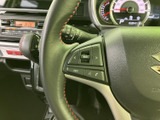 握りやすいステアリングで、快適な運転操作をサポートします。操作性も高く、スムーズなドライビングを実現します。