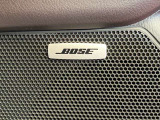 車内音響に合わせてチューニングされた専用スピーカーのBOSEシステム。奥行きのある澄んだ音と驚きの臨場感で、移動時間をプレミアムな音楽空間へと進化させます。