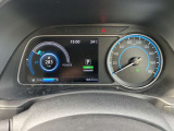 メーター内のディスプレイには運転をサポートするさまざまな情報を表示。