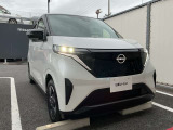 LEDヘッドライトはハロゲンランプの約2倍の光量で明るく遠くを照らし、夜間走行時の視認性を高めます。さらに長寿命や省電力、スタイリッシュな印象も際立たせます。