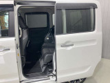 【両側オートスライドドア】子供を乗せたりするのにも隣のお車を気にせずストレスフリー★雨の日などはリモコンキーからドアの開閉ができとても便利な両側オートスライドドア★