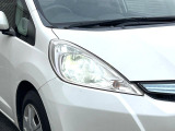 【HIDヘッドライト】非常に明るく前方を照らしてくれるので、悪天候や夜間の走行時も視界良好で安心してお乗りいただけます。
