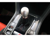 6速MTのお車です♪直感的な操作を楽しむことができます!