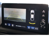 バックカメラが装備されており、後方の安全確認はもちろんのこと狭い場所での駐車や雨の日・夜間など視界の悪いコンディションでのストレスの軽減にもなります!