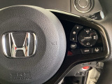 ハンドルにHondaセンシング系のクルーズコントロールやレーンキープアシストなどのスイッチが装備されています。ハンドルから手を離さず安全に操作できます。