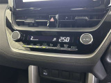 オートエアコンは温度を設定するだけで、自動で風量などを設定してくれます。運転しながら操作も必要ないので、安全性も向上します。