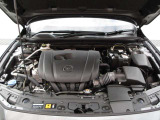 24Vマイルドハイブリッドで爽快な走りを実現する「e-SKYACTIV-G 2.0」。高効率エンジンと電動化技術の組み合わせにより、燃費性能とアイドリングストップ機能をさらに向上させました。