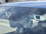 【アイサイト】前方の車両等を検知し、衝突しそうな時は警報で注意を促し、ブレーキを踏む力をサポート。ブレーキを踏めなかった場合は衝突被害軽減ブレーキが作動、衝突回避をサポートします。