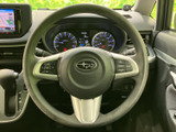 握りやすいステアリングは、運転操作をスムーズにします。操作性にも優れ、運転の楽しさを向上させます。