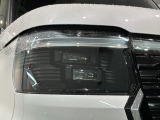 LEDヘッドライトは、点灯の瞬間から最大光量を発揮し、突然暗くなるトンネルなどでの安定感を高めます。