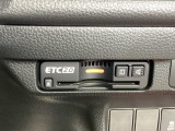 ETC2.0装備車です。高速道路の渋滞情報や静止画像提供などをナビとリンクして画面でお知らせします。また、高速道路の一時退出対象インターでは料金据え置きで一時退出もできます。