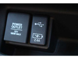 ナビと外部機器を接続するためのUSB差込口に加えて、オプションの充電専用USB差込口が追加されています!