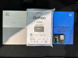 スマートキーは鍵をバッグに入れたままでもドアロックの開閉やエンジンのON・OFFができます。夜間や雨の日も鍵を探さなくて良いので便利です。