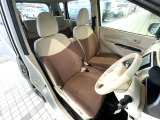 運転席シート廻りは使用感も少なく、良好な状態となっています。丁寧に使われていたことがよくわかりますね。