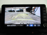 バックカメラの画像です。ガイドラインがスムースな車庫入れをサポートいたします。車庫入れの安心感がアップしますね。