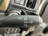 操作しやすい位置に配置されたウインカーレバー。オート機能も搭載し、安全な車線変更をサポート。細部までこだわった設計です。