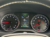 視認性の高いメーターで、運転に必要な情報をしっかり確認できます。デジタル表示で、スタイリッシュな印象を与えます。