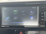 様々な機能が一つに集約されたモニター。直感的な操作で、快適なカーライフをサポートします。情報もひと目で確認可能です。