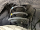 お車を安心してお乗りいただく為には、足回りの定期点検が欠かせません。サービスサポート(有償保証)では無料点検もご提供しており、安心のカーライフをお過ごしいただけるサポート体制が整っています。
