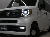 【LEDヘッドライト】悪天候や夜間走行時も良好な視界を確保し安心して運転できる高輝度LEDヘッドライトを装備!点灯速度が早く、消費電力も抑えられています!!