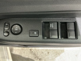 狭い駐車場で便利な電動格納ドアミラーが付いています。