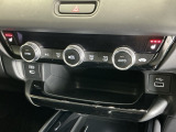 運転席/助手席シートヒーターで寒い日もすぐに温かくなり快適に過ごせます。3段階の温度調整が可能です
