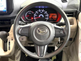 インテリアに合わせたデザインのステアリングは、運転される方のことも考え、運転しやすい形状、大きさです。是非一度、実際に触ってお確かめください。