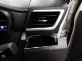 運転席のカップホルダーはエアコンの吹き出し口にありますので冷やしたり温めたりすることが出来ます☆