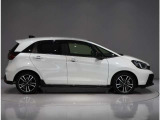 ホイールベースを長く取り乗車スペースを大きくしております