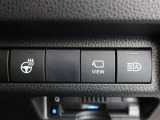 オートマチックハイビームとは、先行車や対向車のライトを認識し、ハイビームとロービームを自動で切り替える機能です。夜道の視界を確保します。詳細は販売店スタッフまでおたずねください。