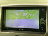 バックカメラの映像を鮮明に表示するモニター。狭い場所での駐車も安心です。安全運転をサポートする便利な機能です。