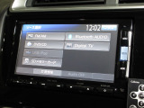ナビゲーションは純正メモリーナビ(VXM-142VFi)を装着しております。AM、FM、CD、DVD再生、Bluetooth、フルセグTVがご使用いただけます。初めて訪れた場所でも安心ですね!