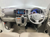 運転席からの視界が左右に広く隅々まではっきりと見渡せます。車の前端も把握しやすく安心して運転できます!