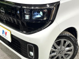【LEDヘッドライト】悪天候や夜間走行時も良好な視界を確保し安心して運転できる高輝度LEDヘッドライトを装備!点灯速度が早く、消費電力も抑えられています。