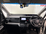 見通しの良い運転席回りとなっておりますので安心して運転をして頂けます!窓が大きいので明るく開放的な室内です