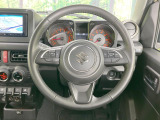 インテリアに合わせたデザインのステアリングは、運転される方のことも考え、運転しやすい形状、大きさです。是非一度、実際に触ってお確かめください。