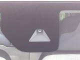 【三菱e-Assist】走行中に前方の車両等を認識し、衝突しそうな時は警報とブレーキで衝突回避と被害軽減をアシスト。より安全にドライブをお楽しみいただけます。