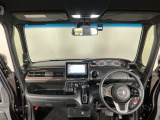 【前方視界】開放的な前方視界!運転がしやすく疲れにくいです♪窓が大きく、見通しがとっても良いおクルマですよ♪