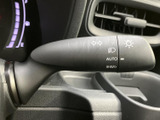 操作しやすい位置に配置されたウインカーレバー。スムーズな操作で、安全な車線変更をサポートします。運転の快適性を高めます。